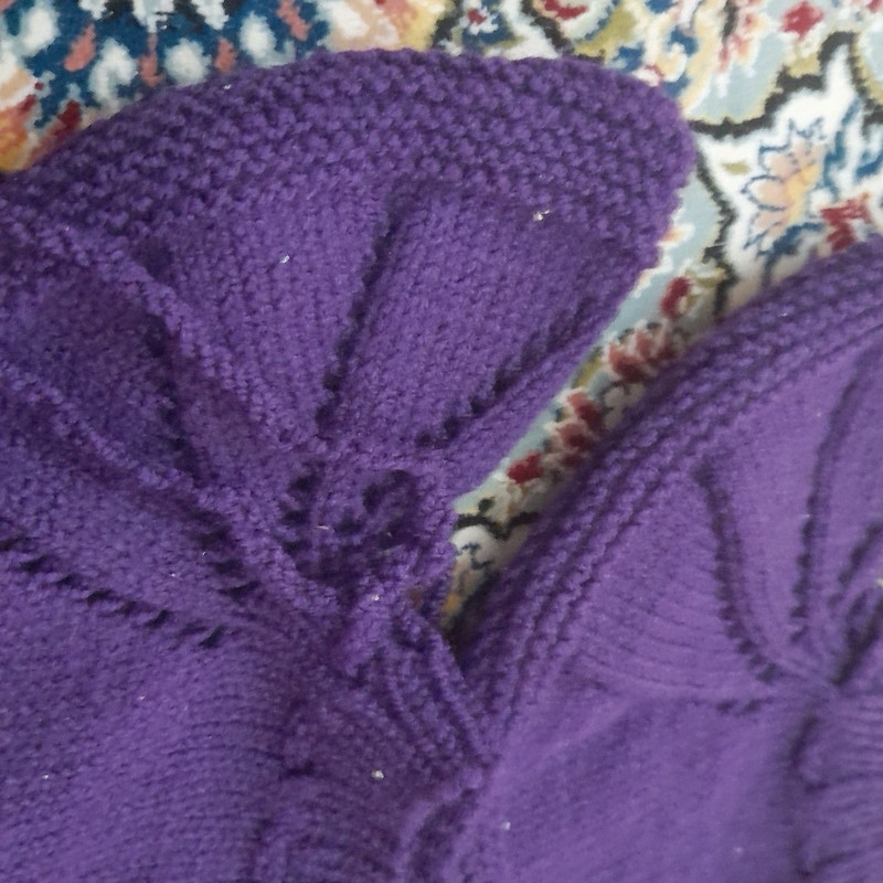 پاپوش بافتنی که با دو میل بافته میشود