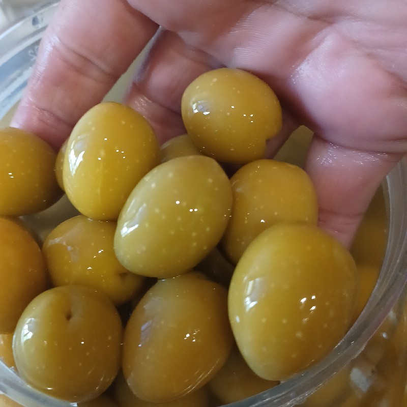 زیتون درشت آماده مصرف و سبزی قورمه سبزی خشک آماده پخت