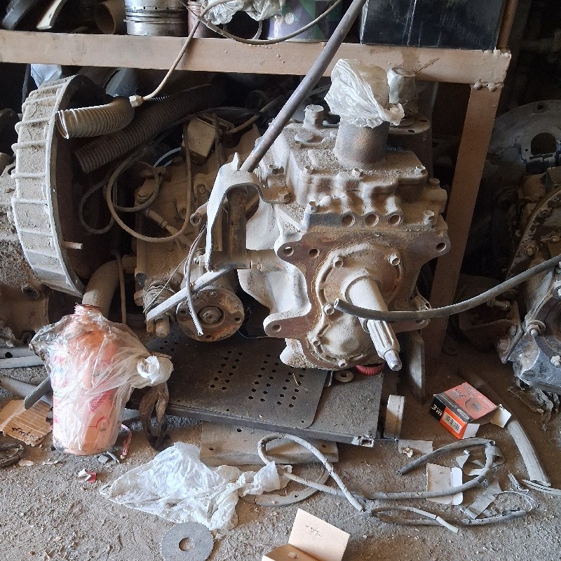 گیربکس تويوتا 3اف پنج دنده سالم بشرط کمک گیربکس