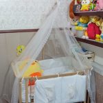 گهوراه تخت کنار مادر
