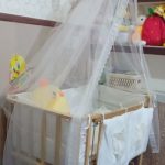 گهوراه تخت کنار مادر