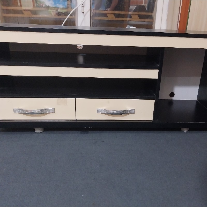 میز زیر تلوزیون