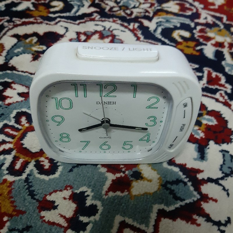 ساعت میزی نو تمیز
