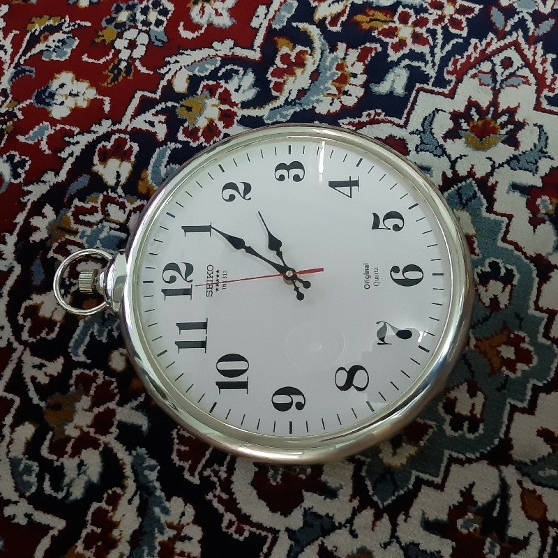 ساعت دیواری نو تمیز