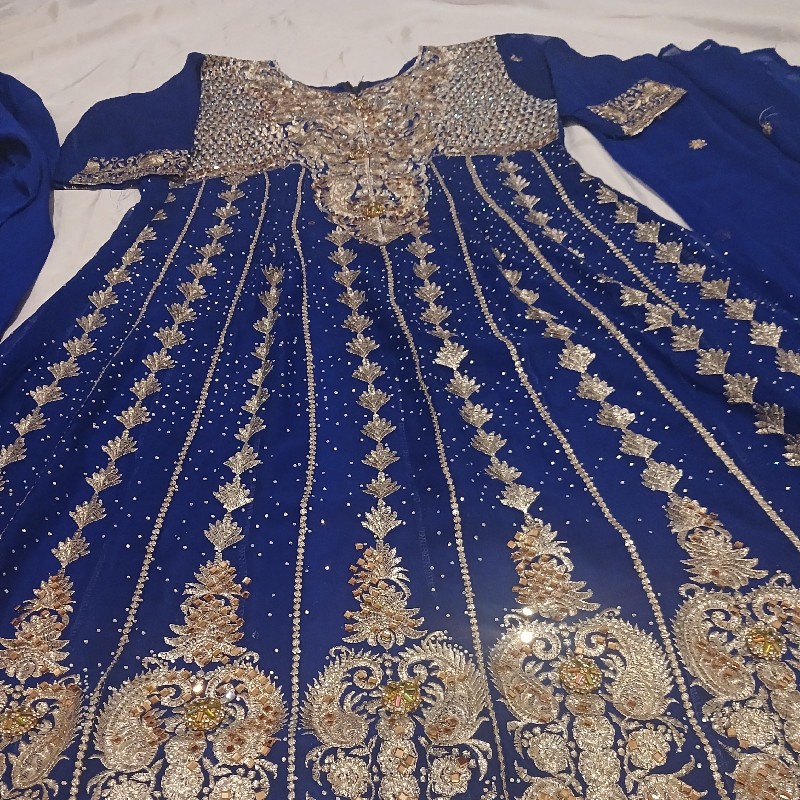 لباس آبی خوش دنگ