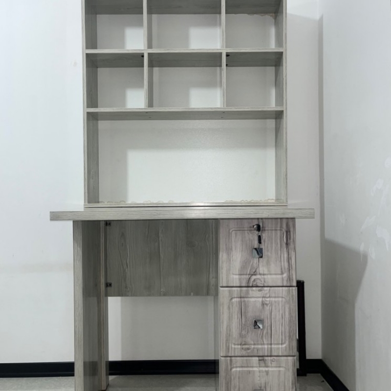 میز و کتابخانه