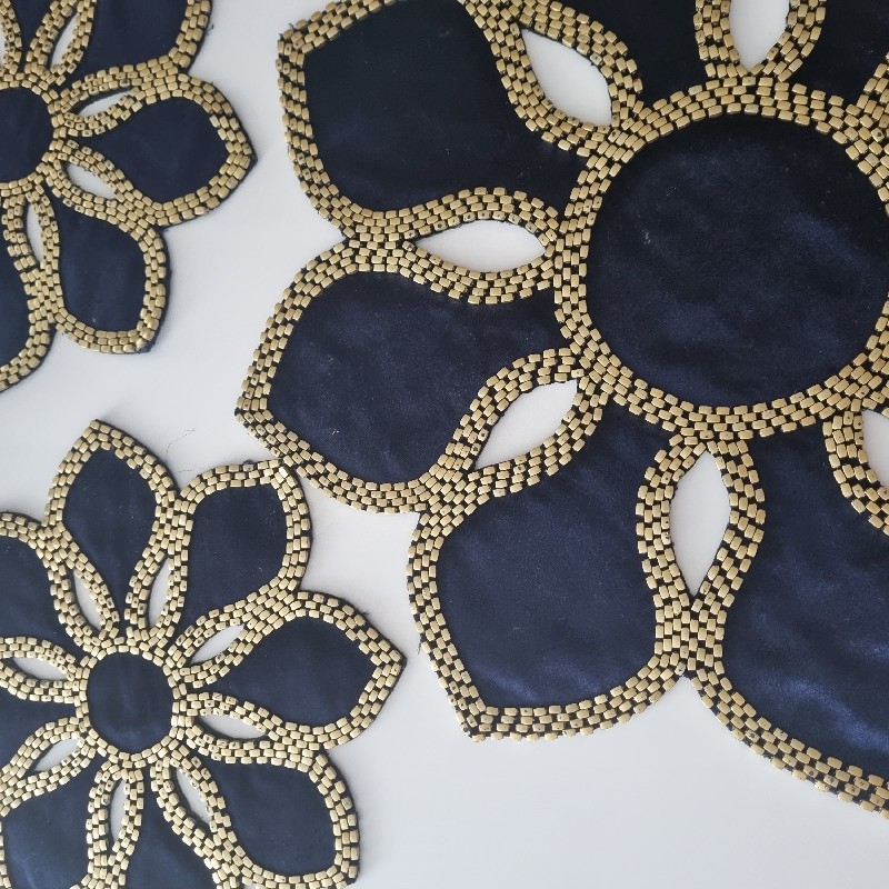 رومیزی مخمل طرح گل