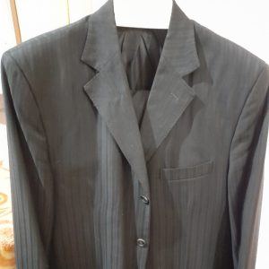 یک عددکت وشلواربه فروش میرسدسایزش۵۰هستش
