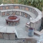 اجرای سنگ لاشه نما دیوار ویلا باغچه