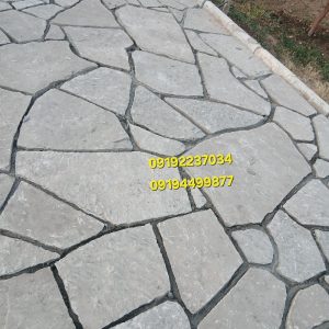فروش سنگ لاشه مشکی میگون برای محوطه سازی کف ویلا