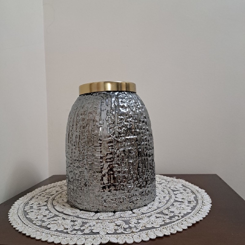 گلدون نقره ای